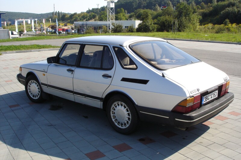 saab 900