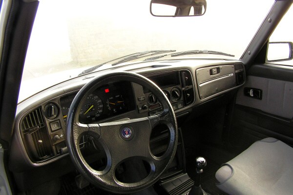 saab 900
