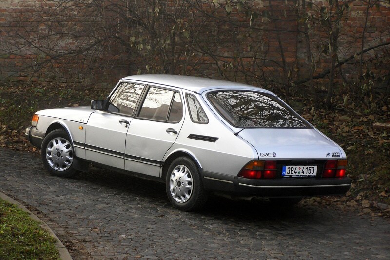 saab 900