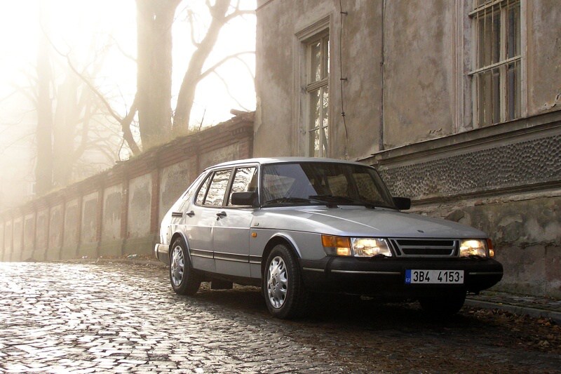 saab 900
