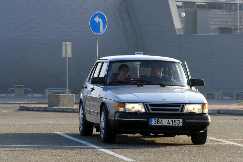 saab 900